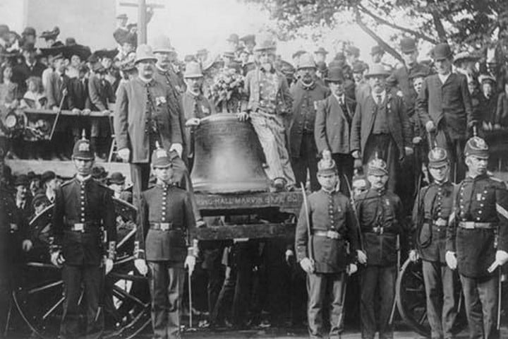 Boston Police watch over the Liberty Bell that has arrived by Train