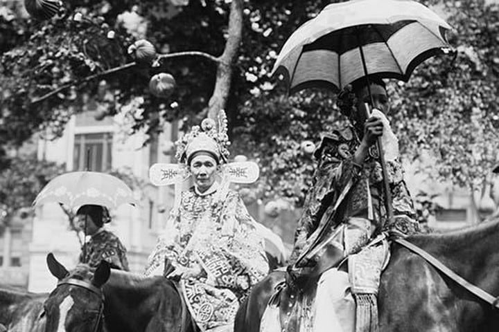 Chinese women in N.Y. 4th July parade