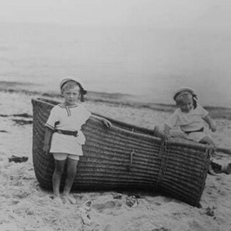 German PRINCELINGS on Beach with Baskets