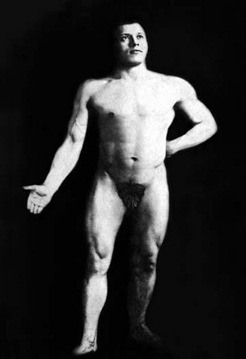 Nude Male Bodybuilder