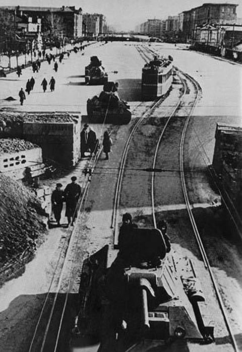 Tanks and Trollies in Leningrad
